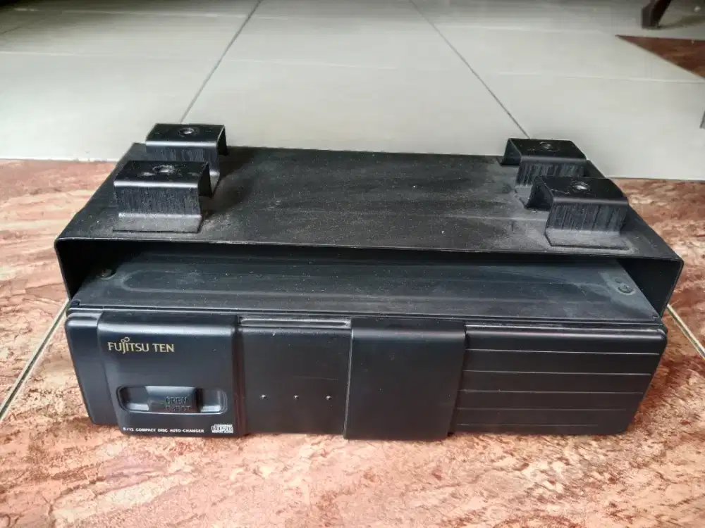 Cd changer fujitsu ten warna hitam