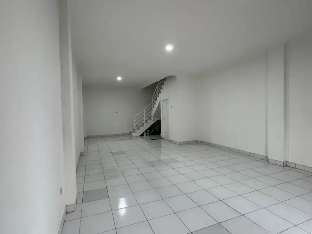 Dijual Cepat Ruko 2,5 Lantai Sudah Renovasi Siap Pakai Cocok untuk Usaha Lokasi di Itc Kosambi Bandung