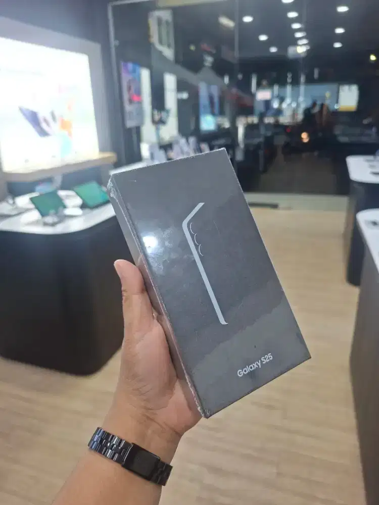 SAMSUNG GALAXY S25 12/256GB BARU !! STOK LIMIT