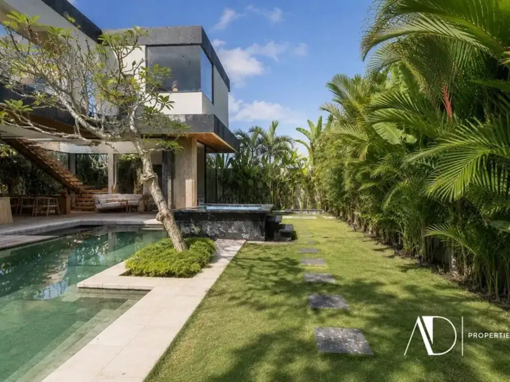 LEASEHOLD | CONTEMPORARY TROPICAL 3-BEDROOM VILLA NEAR SESEH BEACH