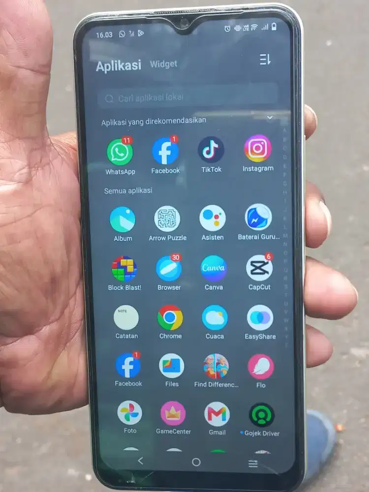 Handphone vivo y16