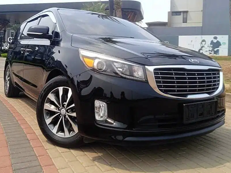 KIA GRAND SEDONA ULTIMATE 2017 - Bensin