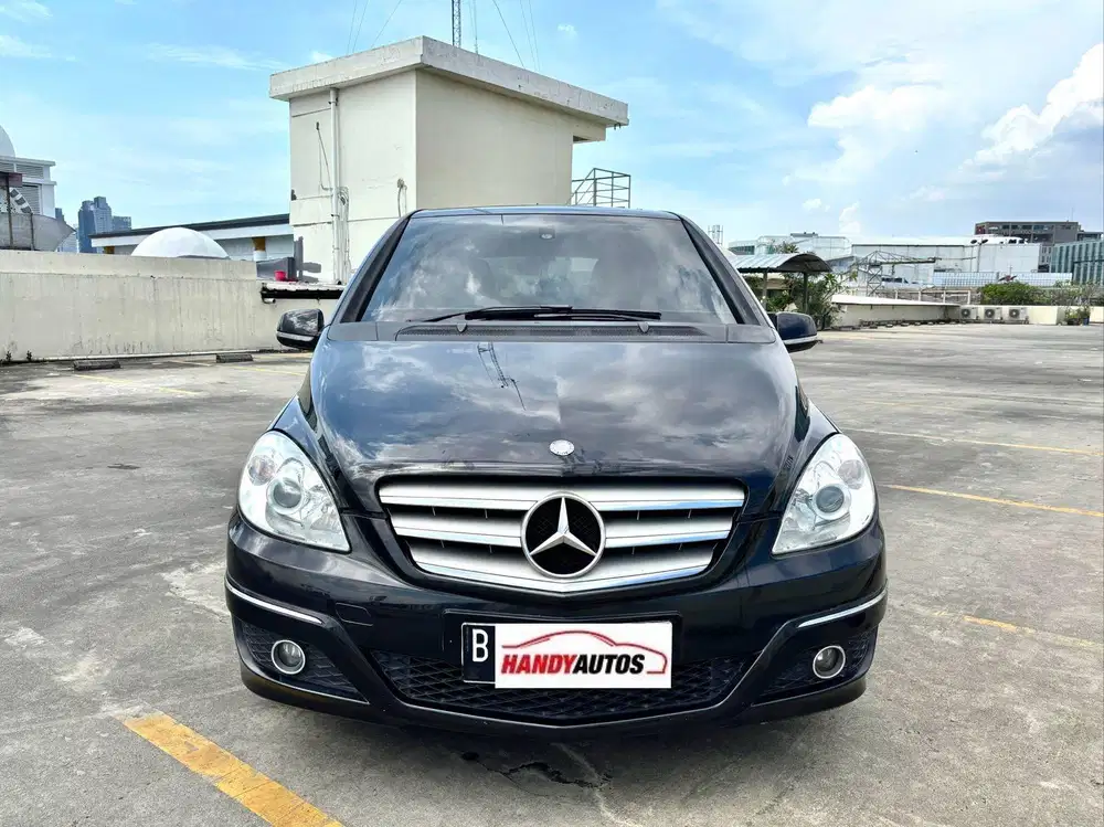 Mercedes Benz B180 Panoramic 2010 Matic Hitam