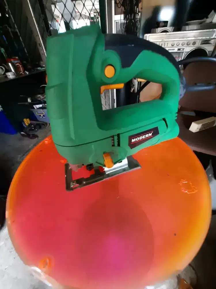 Mesin JIGSAW MODERN M2200l pemotong kayu laser