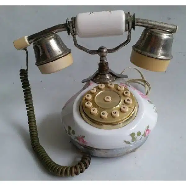 Vintage old telephone classic box dari keramik di kombinasi  plastik