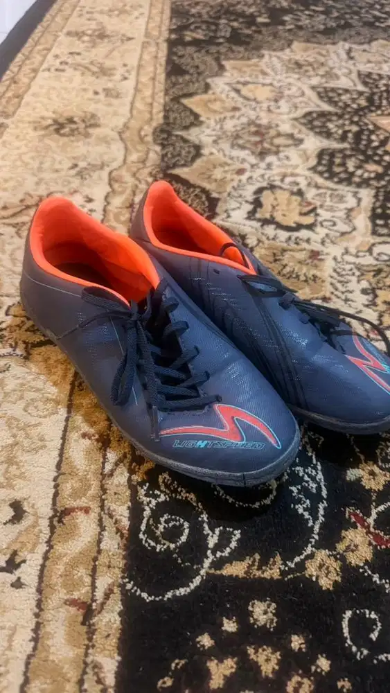 sepatu bola anak specs