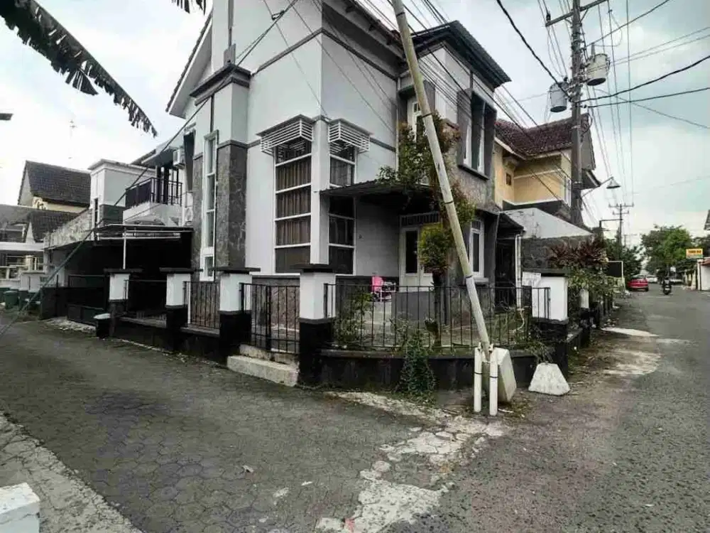 RUMAH CANTIK 2 LANTAI HOOK DI PERUMAHAN