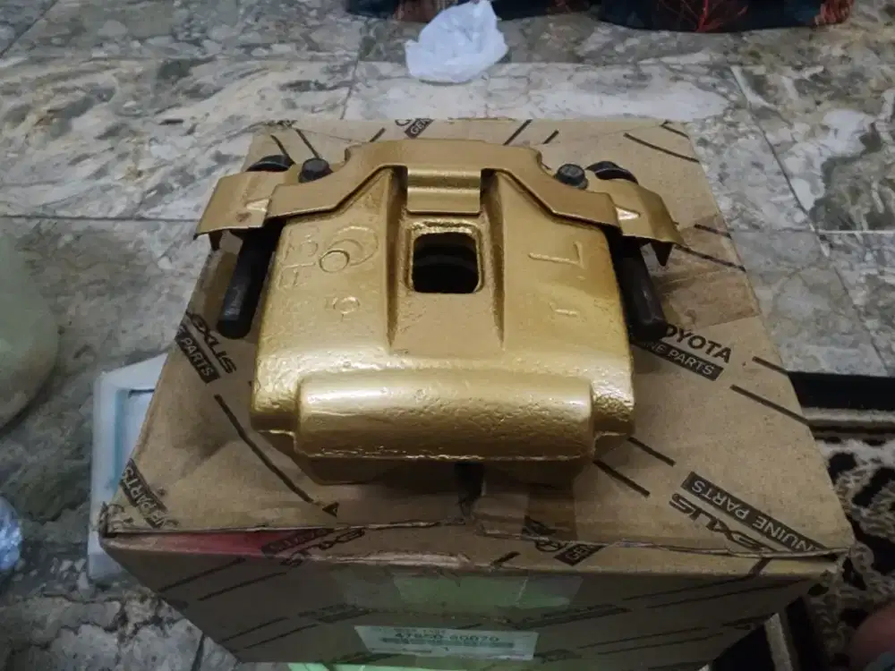 Kaliper belakang LEXUZ LX570 kiri. Seken masih bagus cuusss...