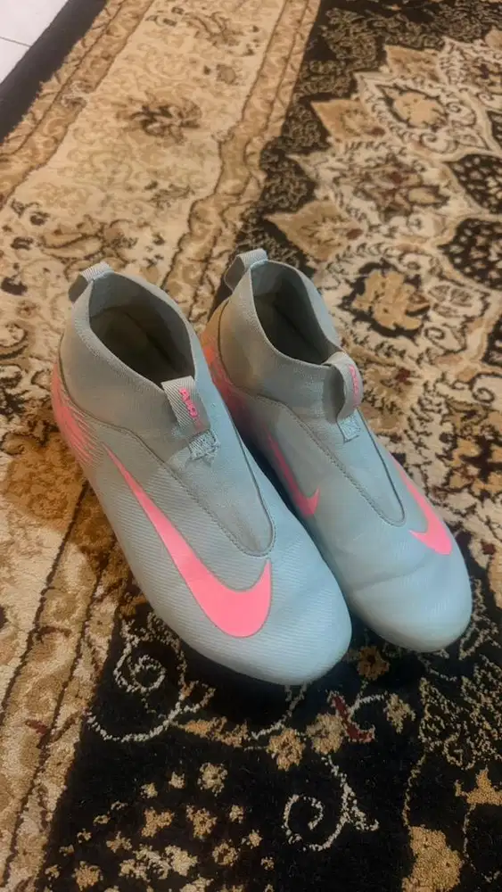 sepatu bola anak nike