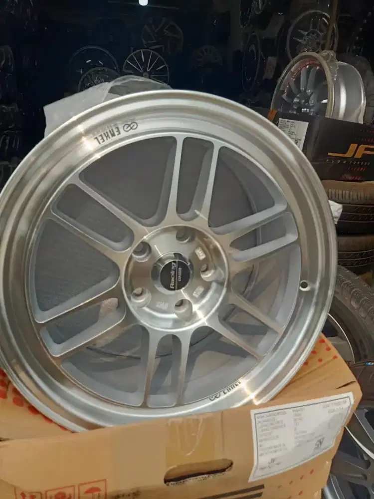 KANA RST 17x8in ET 22 hole 5/114,3