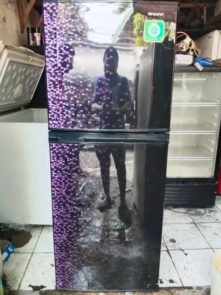 Kulkas 2 pintu sharp bagus normal dingin beku