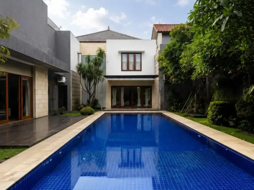 Dijual Rumah Mewah Hadir dengan full furnished, swimming pool pribadi di Kawasan Jaksel ND-18813