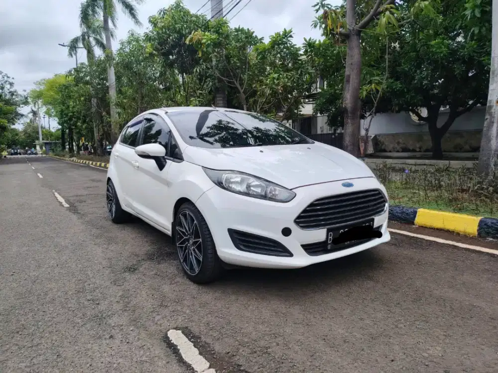 Jual cepat.. nego sampai deal.. Ford fiesta hatchback 2014