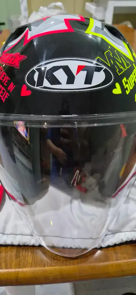 Helm cowo merk KYT (XXL)