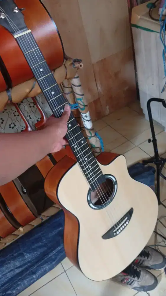 Gitar akustik model apx