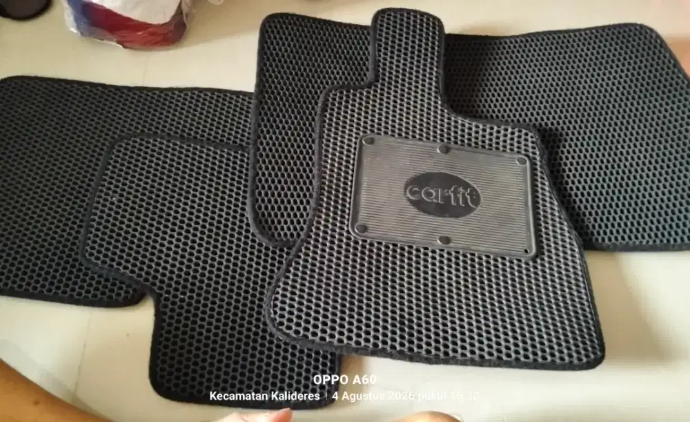 Karpet mobil Mercedez dan Alphard