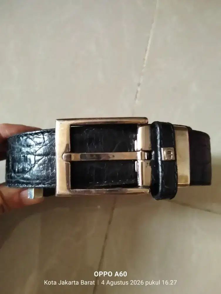 Ikat pinggang Aigner