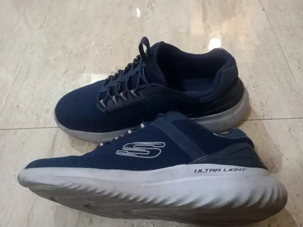 Sepatu merek skechers