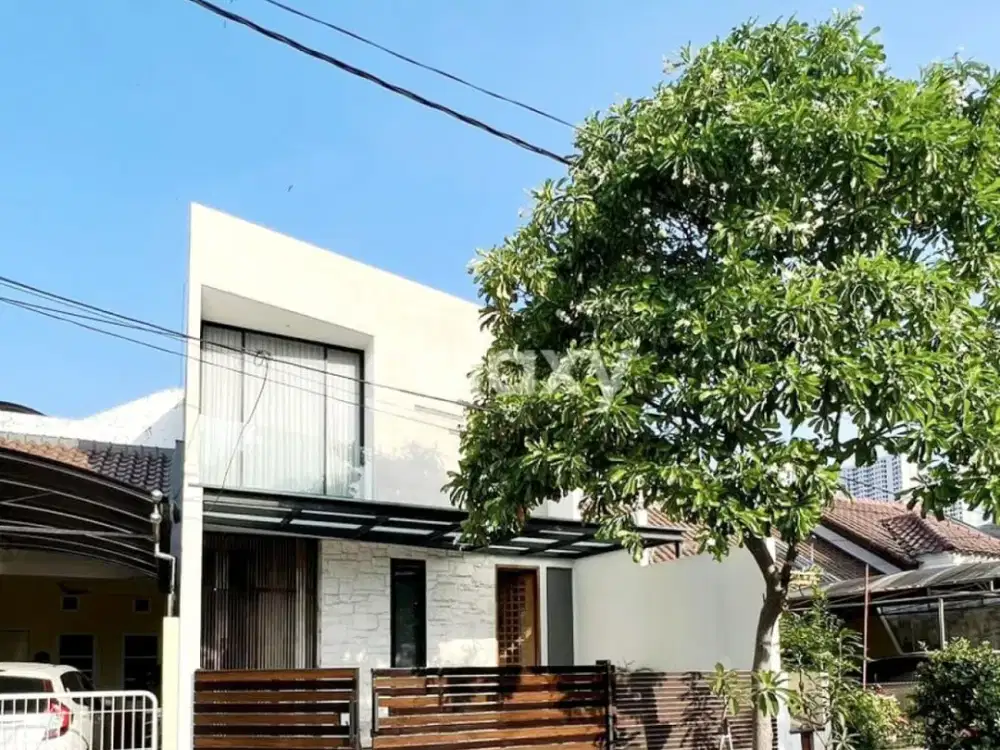 JUAL RUMAH SIAP HUNI TERAWAT ARAYA 2 POSISI DEPAN TAMAN