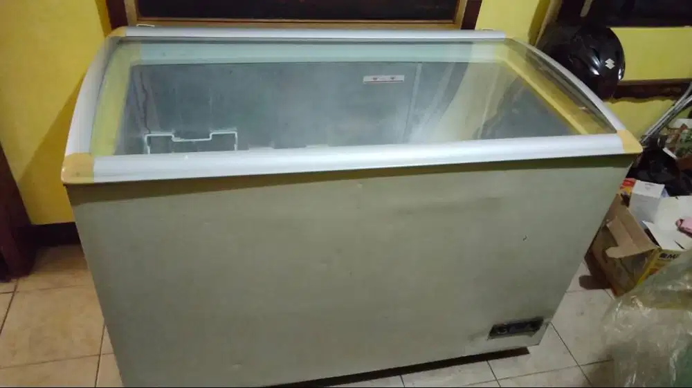 Freezer Bekas Merek GEA, Layak Pakai, Cocok Untuk Toko & UMKM.