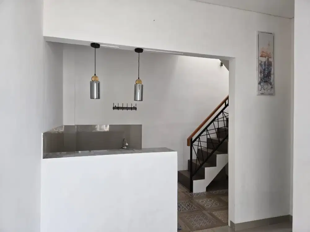 DISEWAKAN RUMAH 2 LANTAI SIAP HUNI DI MUTIARA GADING CITY BEKASI