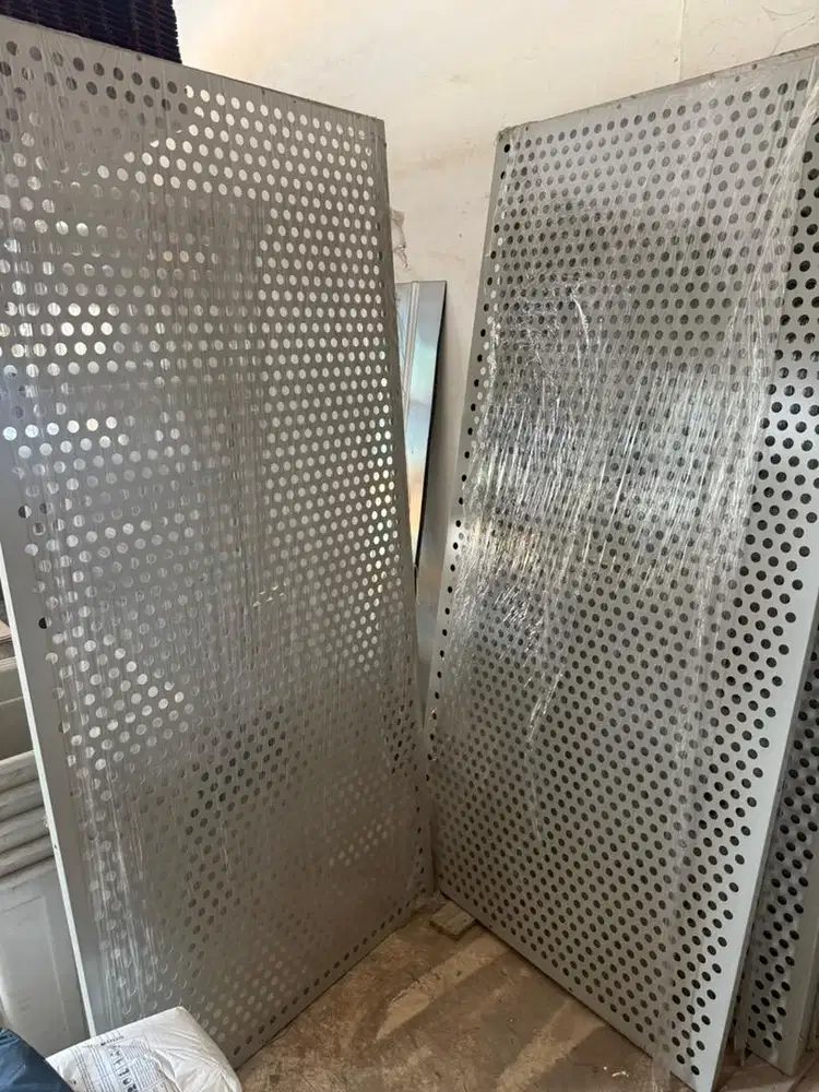 DIJUAL PLAT ALUMINIUM PERFORATED SISI BENDING BARU