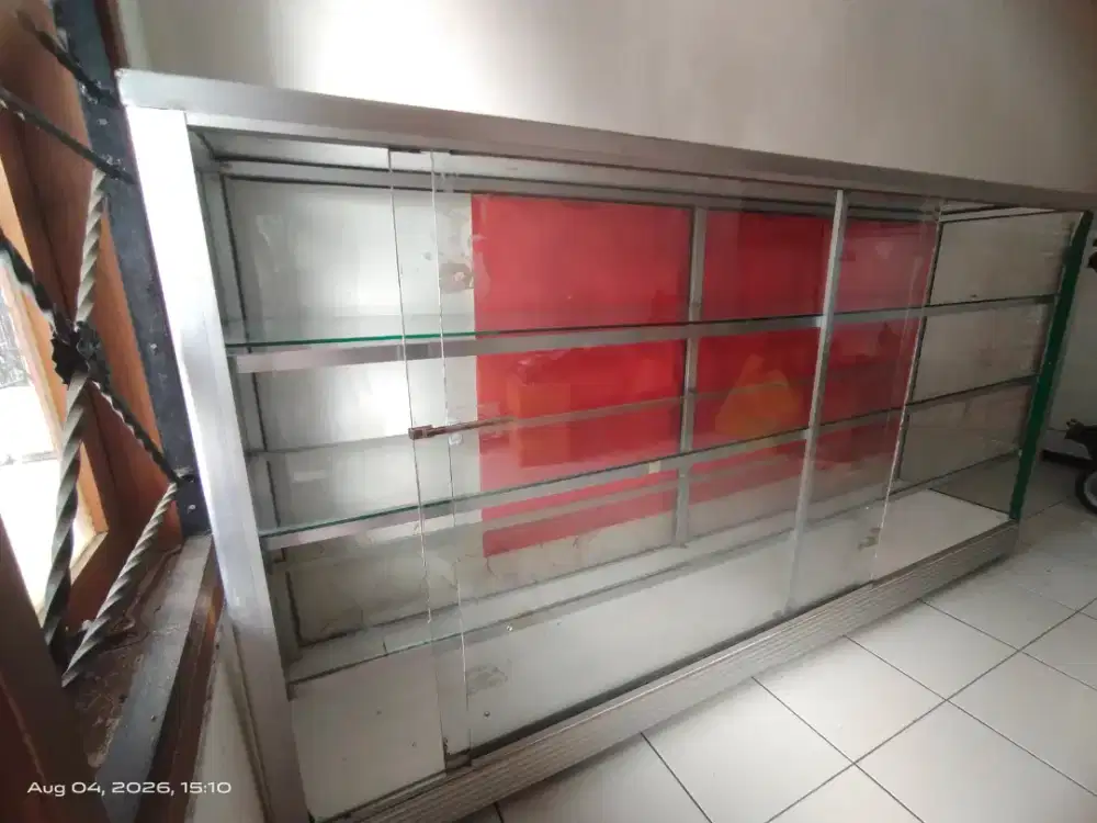 Dijual cepat etalase panjang 2 meter