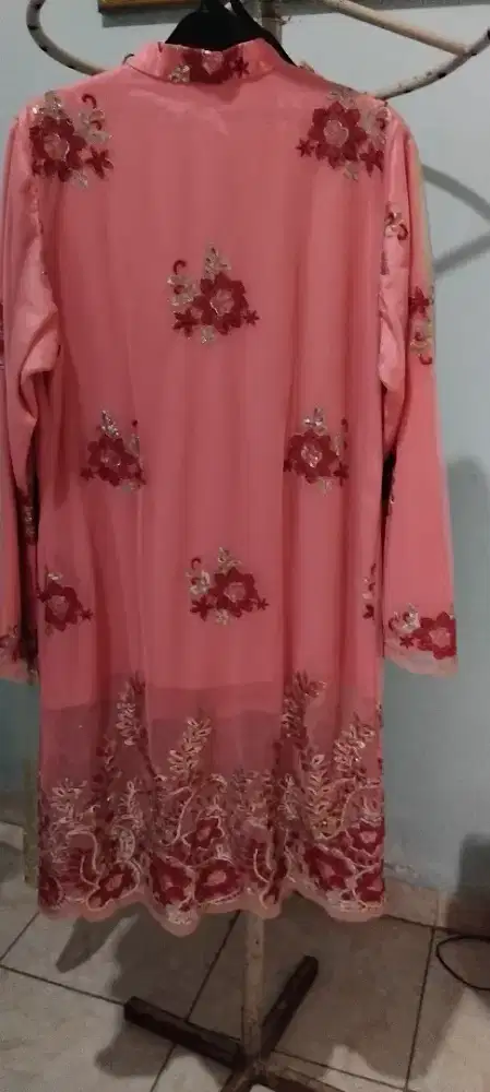 Kebaya tunik pesta