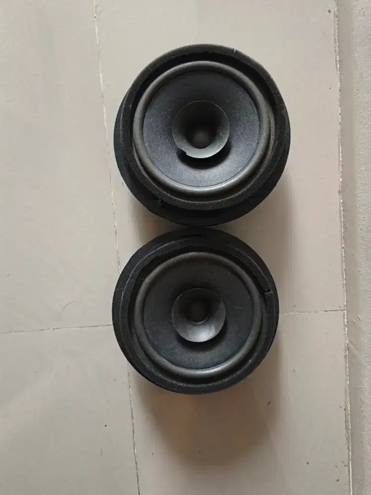 Speaker bekas bawaan baleno