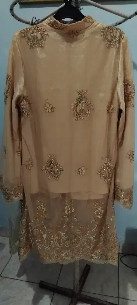 Kebaya tunik pesta