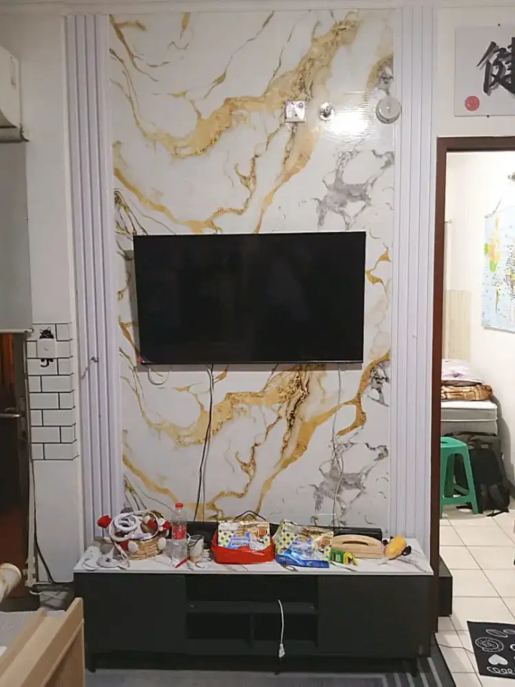 Pemasangan wallpaper sticker dinding
