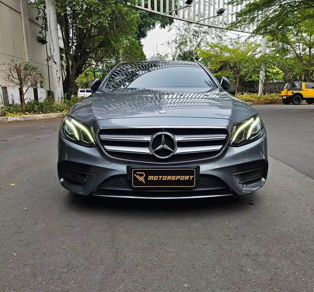 (ODO: 10rb) Mercedes Benz E300 AMG 2018 Low km merci e 300