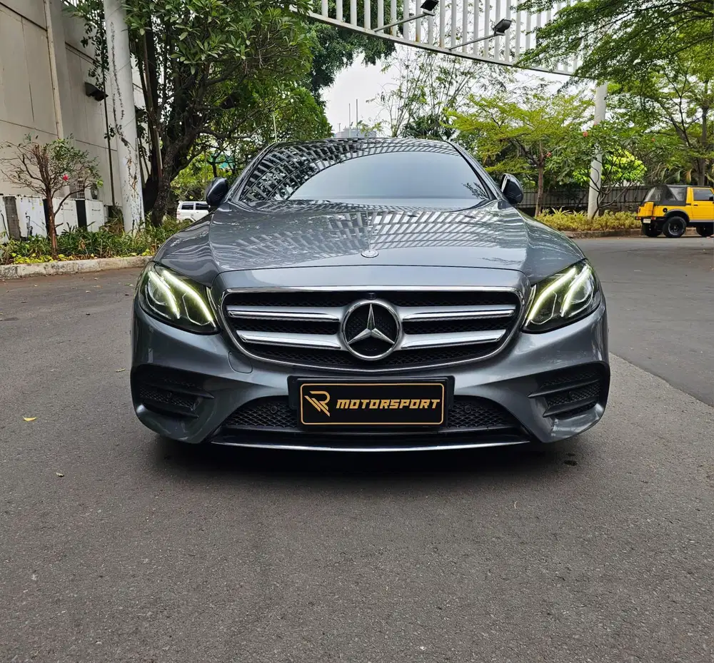 (ODO: 10rb) Mercedes Benz E300 AMG 2018 Low km merci e 300