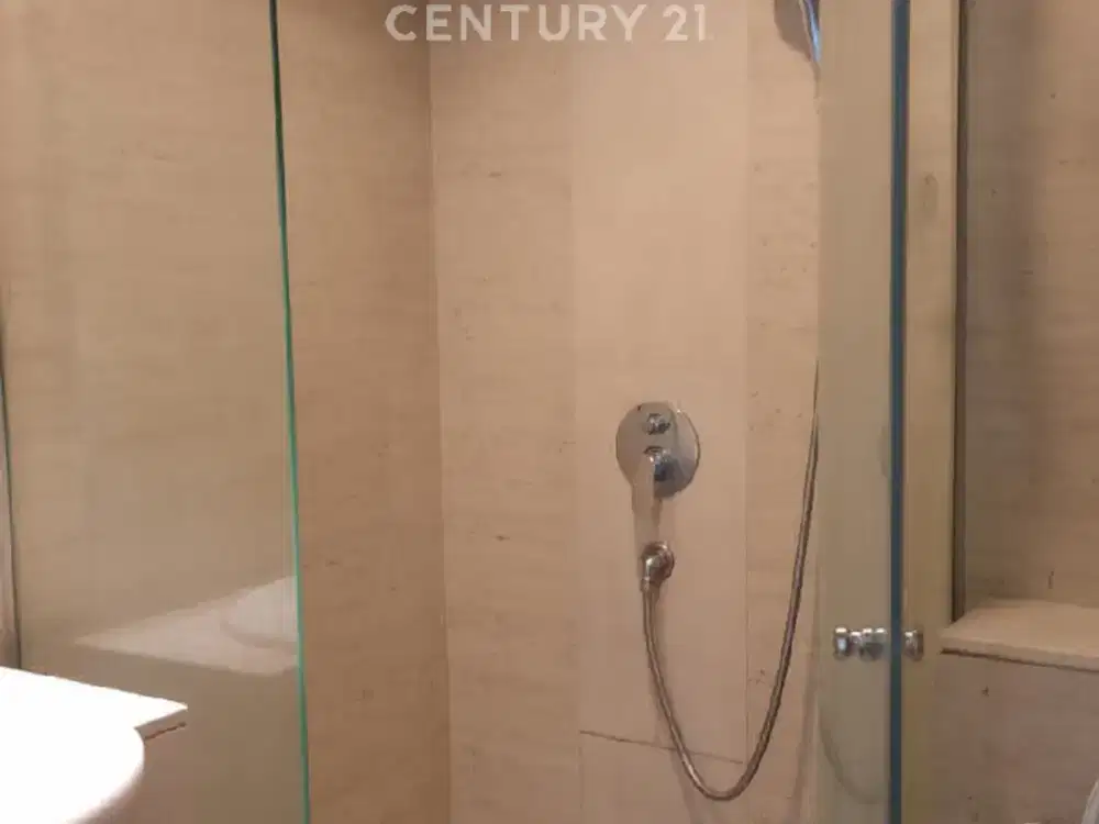 Apartemen  Cantik Taman Anggrek Pool View