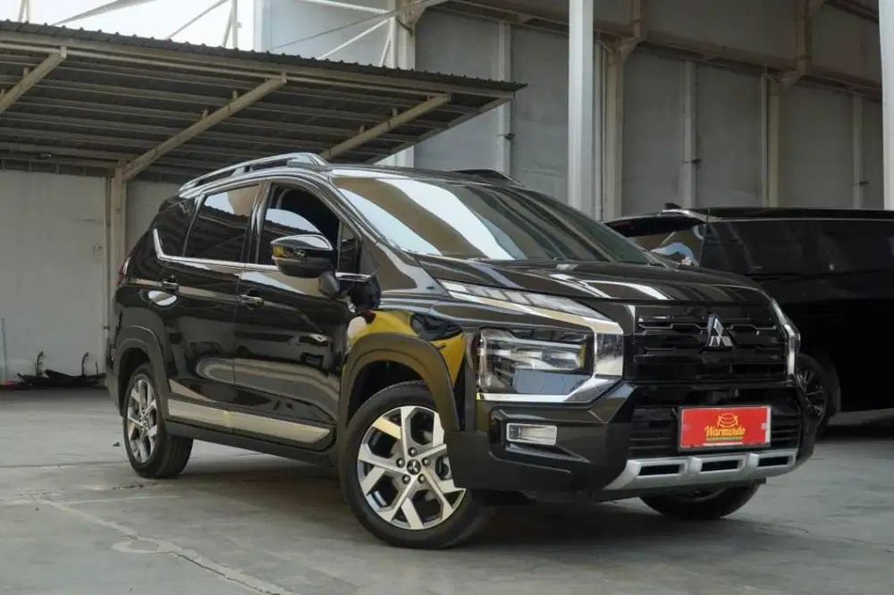Mitsubishi Xpander Cross Premium Package CVT 2023 hitam Matic AT