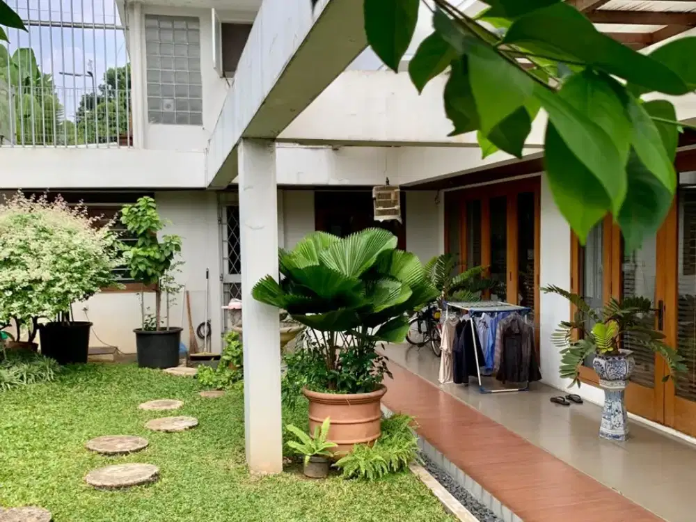 senopati area rumah hook  2 km ke SCBD near tulodong rumah cantik siap huni