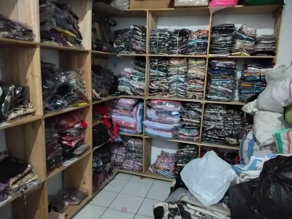 Lelang pakaian(cuci gudang)