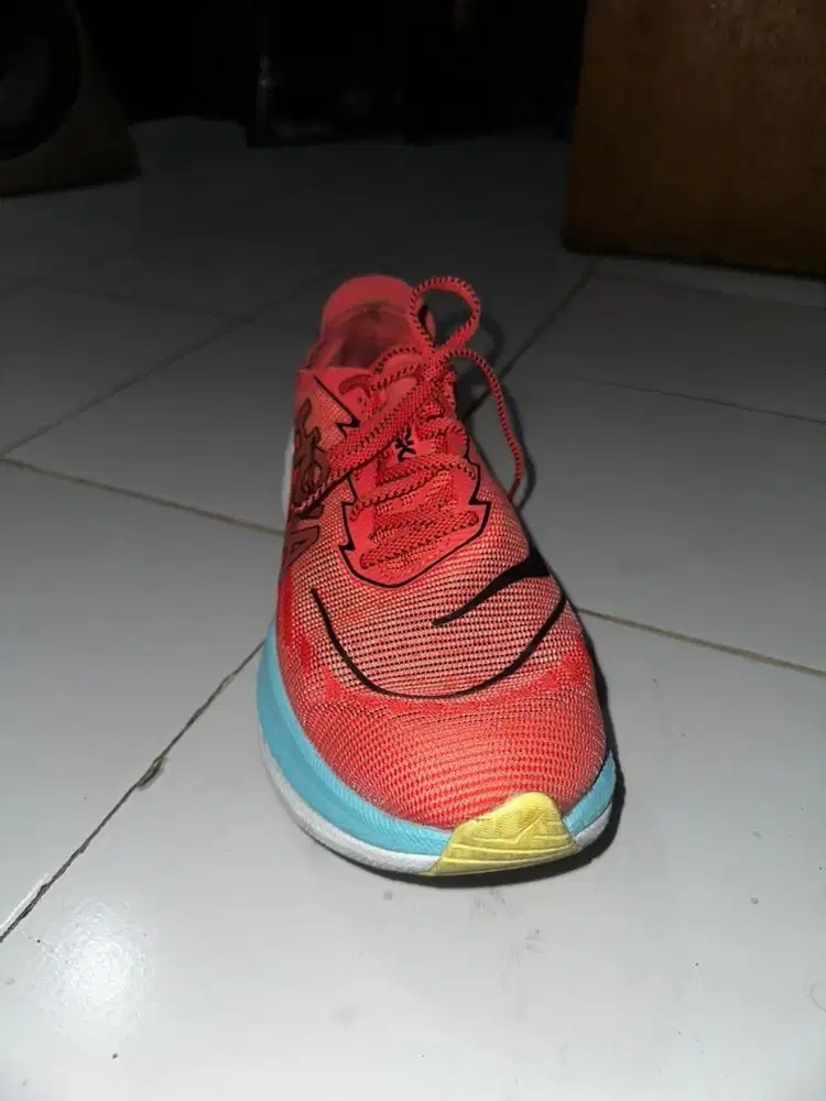 Di jual sepatu running hoka mach x2