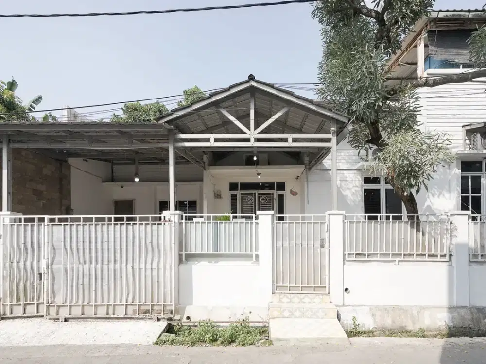 Rumah Luas 17 Mnt ke RS Mitra Keluarga Cibubur 2 Lt Hadap Timur J-9728