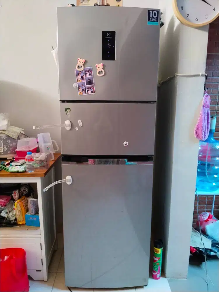 Kulkas Electrolux EME3500MG