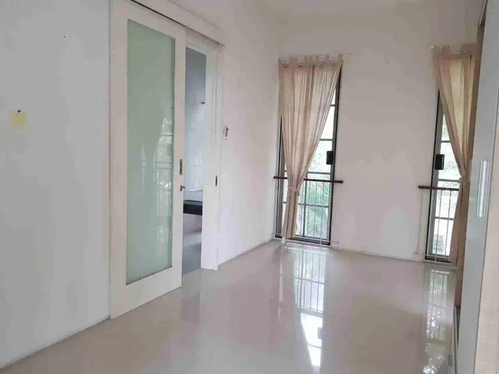 Dijual Rumah di Pakuwon Indah Villa Valensia Surabaya