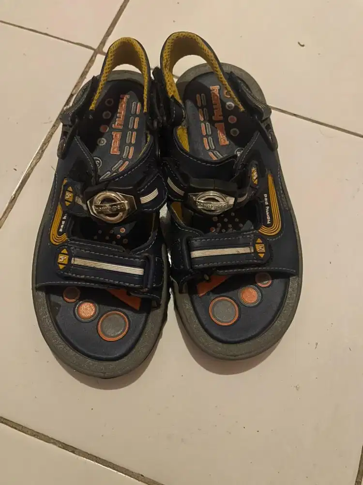 sepatu sendal like new