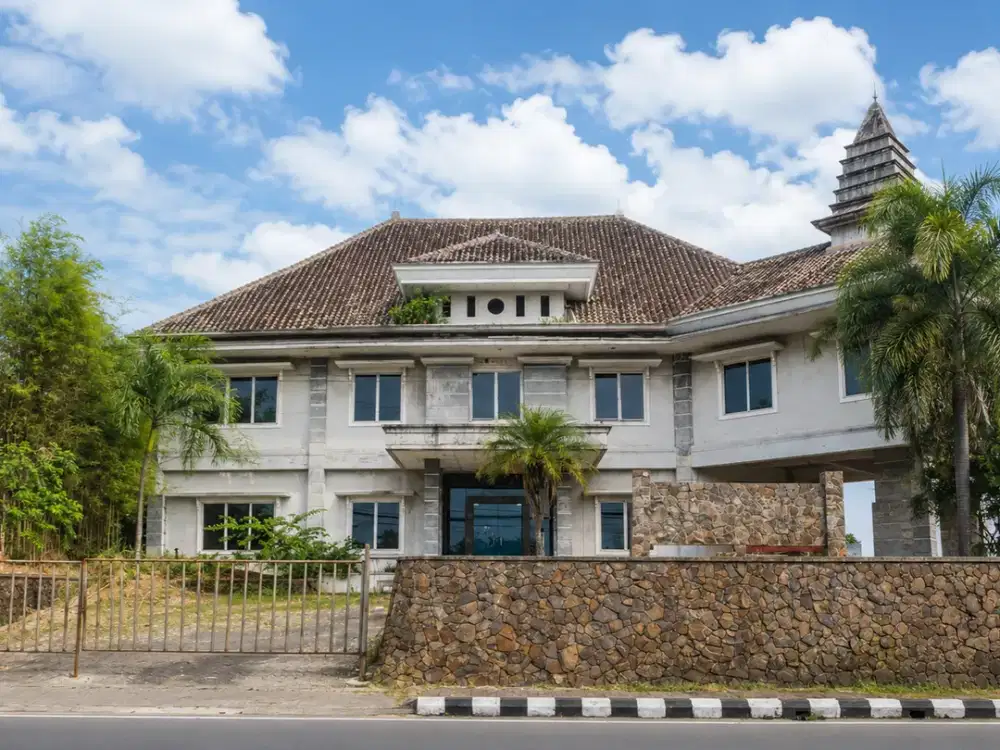 gedung komersil strategis