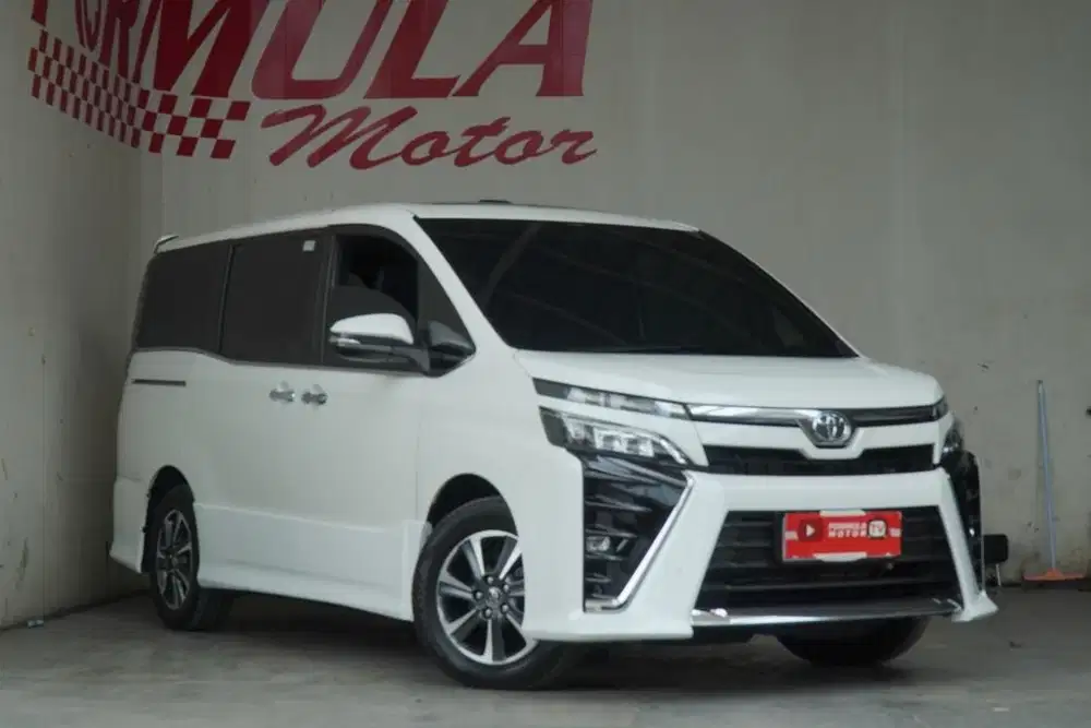 TOYOTA VOXY 2.0 A/T 2018 PUTIH