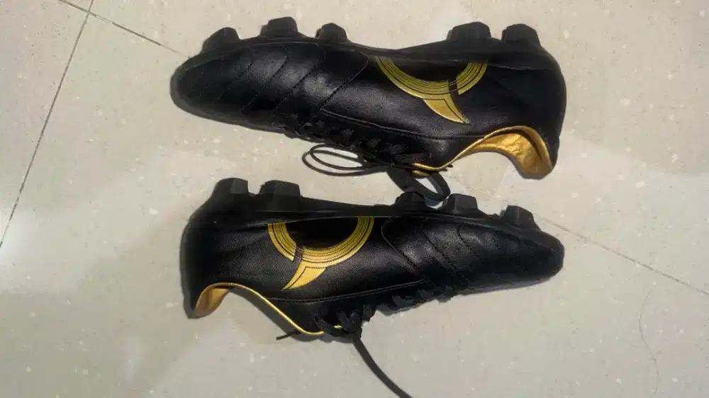 Dijual sepatu futsal