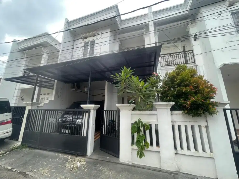 RUMAH SIAP HUNI BANGUNAN MODERN LOKASI STRATEGIS PONDOK KELAPA