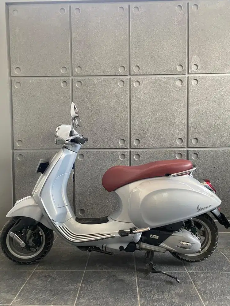 Vespa Primavera iGet 2016 Silver Favourite Colour, Mint Condition