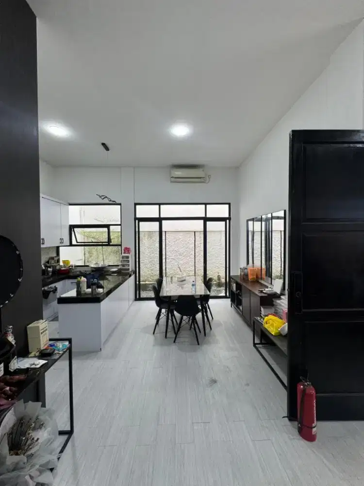 IP3161: Rumah Furnished Komplek Kavling Polri Jelambar