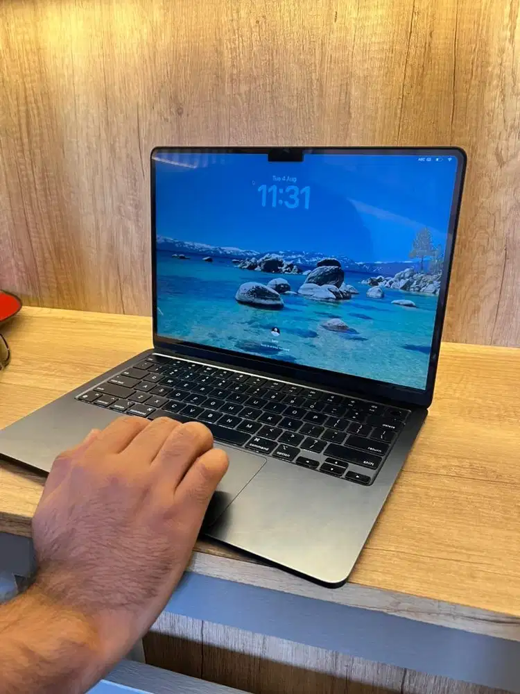 MacBook Air M2 (2022) 8GB/256GB MIDNIGHT mulus + screen protector