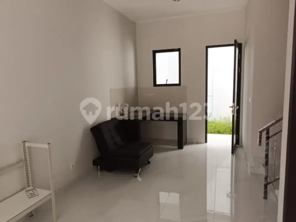 Disewakan Segera Rumah di Cluster Kuningan Village Pik2